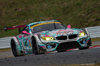 GT300クラスで優勝した、谷口信輝／片岡龍也組のNo.4 GSR 初音ミク BMW。
