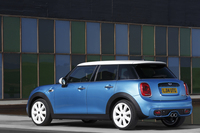 「MINI」に5ドアハッチバックが登場の画像