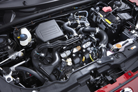 エンジンには、64psの最高出力と9.4kgmの最大トルクを発生するKF型直列3気筒ターボを採用。自然吸気ユニットの設定はない。