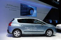 プジョー3008ハイブリッド4：技術的興味のイチオシ！の画像