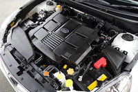 「アウトバック 3.6R」の心臓。フラット6ユニットの排気量は従来から2割増え、3.6リッターになった。