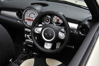 MINIクーパーS コンバーチブル（FF/6AT）【ブリーフテスト】の画像