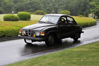 愛車の「サーブ96」。航空機と関係がある自動車メーカーが特に好きで、5台の愛車と暮らした。
    