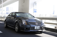 きっちりとした制動力と、かっちりしたブレーキの踏み応えは、ブレンボ製のベンチレーテッドディスクがもたらす。