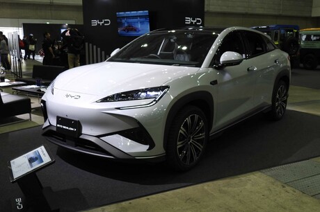 EVセダン「シール」と、まもなく発売の最新クロスオーバーSUV「シーライオン7」を出展。ジャパンモビリティ...