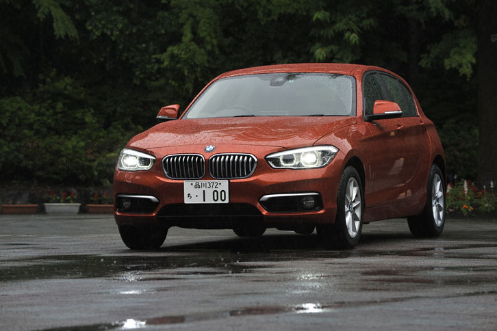 「スタイル」グレードでは、キドニーグリルが「マット・オキサイド・シルバー」仕上げになる。ボディーカラーは「ヴァレンシア・オレンジ」。