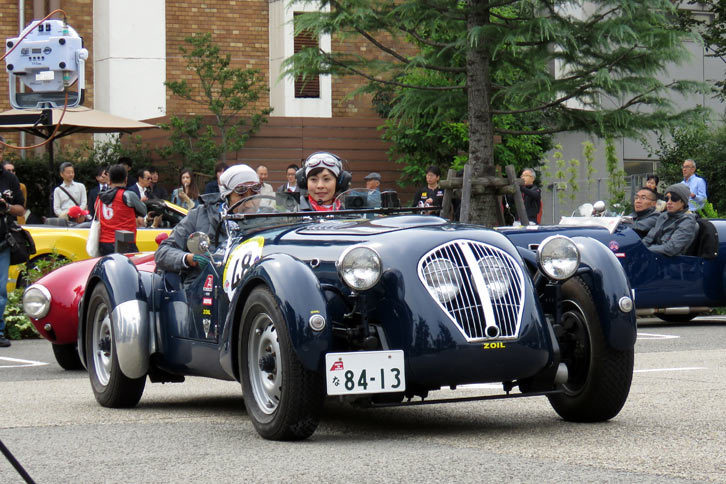 “イタリアの虫”に交じって登場したのは、イギリスの名車、1949年式「ヒーレー・シルバーストーン」。