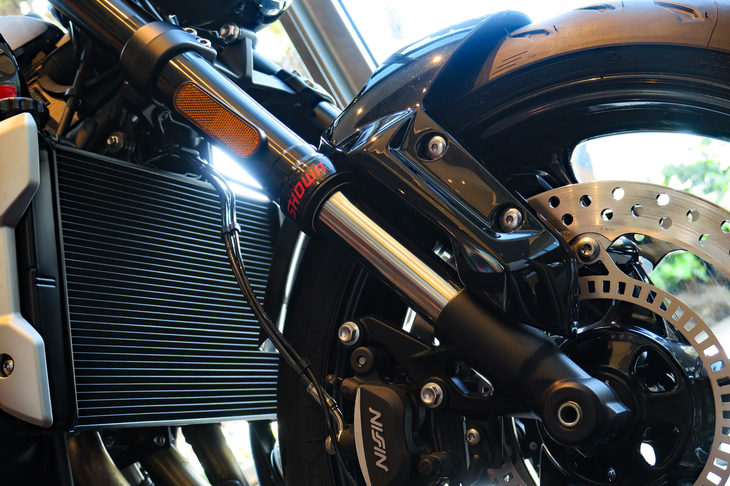 トライアンフ・トライデント660（フロントフォーク）