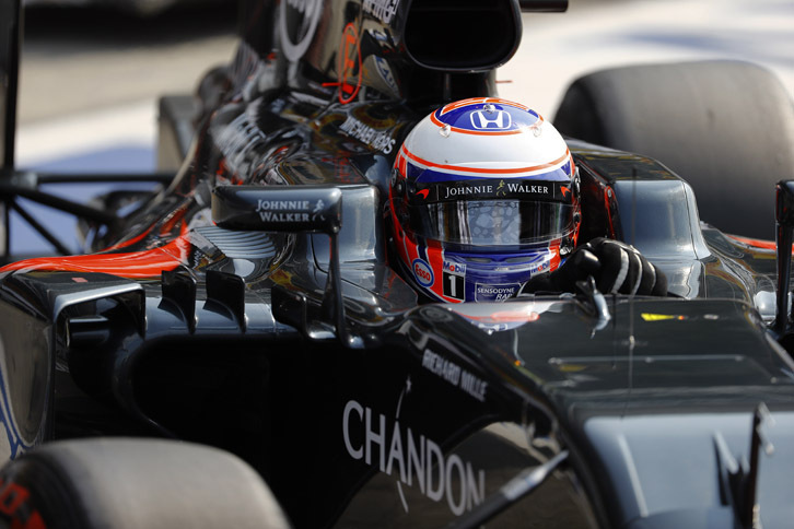 マクラーレンは予選Q2どまりで、フェルナンド・アロンソ13位（ロメ・グロジャンの降格ペナルティーで12位）、バトン（写真）は15位（同14位）からスタート。レースでは一時入賞圏に駒を進めるも厳しい戦いを強いられバトン12位、アロンソ14位完走。終盤にタイヤを交換したアロンソはこのレースで誰よりも速いラップタイムを記録した。（Photo=McLaren）