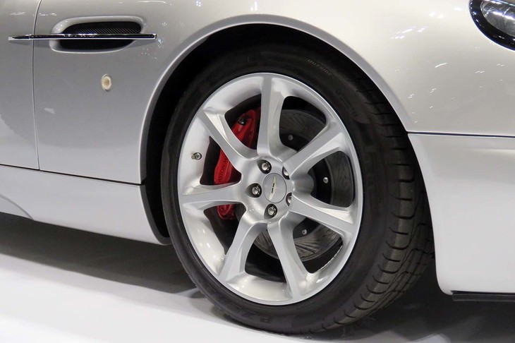 アストンマーティンV12ヴァンキッシュ（2004年）／MOTOR Logic Company