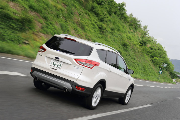 悪路走破性能を考慮して、「クーガ」の最低地上高は200mmとなっている。