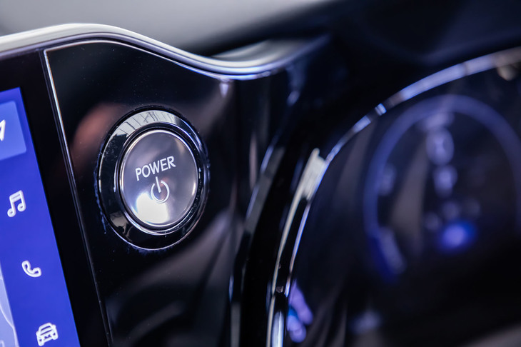 NX450h＋“バージョンL”（スタート／ストップボタン）