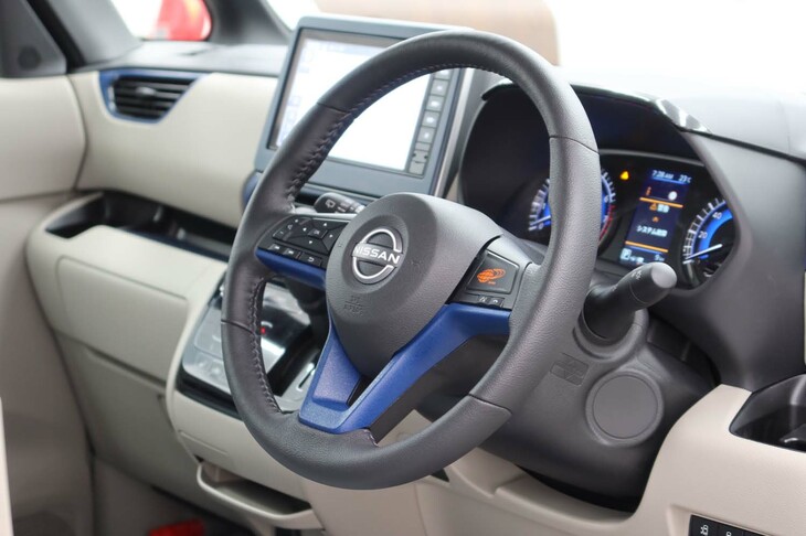 日産ルークスBEAMSカスタマイズド コンセプト（ステアリングホイール）