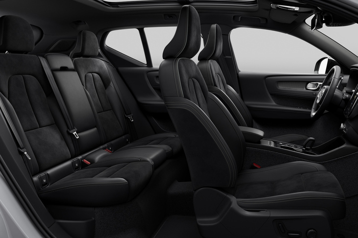 標準モデルとなった「XC40アルティメットB4 AWDダークエディション」のインテリア。