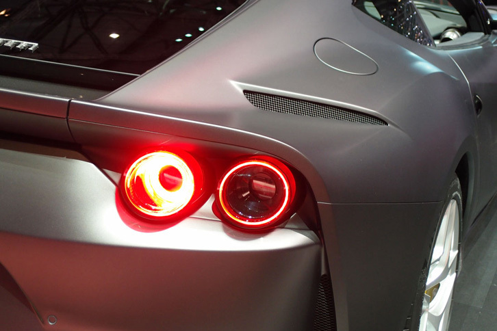 フェラーリ812スーパーファスト