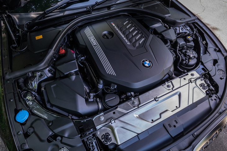 フロントに縦置きされる3リッター直6ターボエンジン「B58B30B」は、最高出力387PS/5800rpm、最大トルク500N・m/1800-5000rpmを発生。