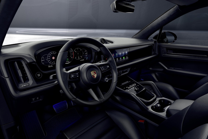 「カイエンS Eハイブリッド クーペ ブラックエディション」のインテリア。