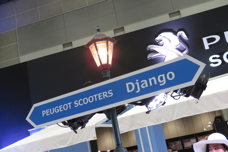 東京モーターサイクルショー2018におけるプジョーブースの様子。