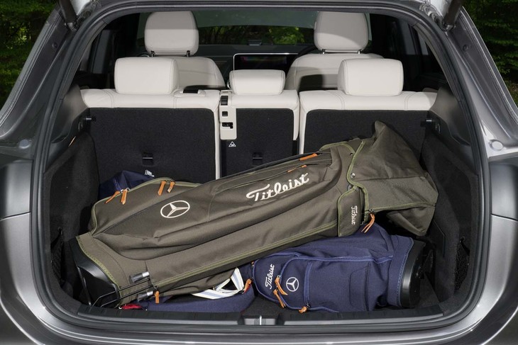 メルセデス・ベンツGLA200d 4MATIC（ラゲッジスペース）