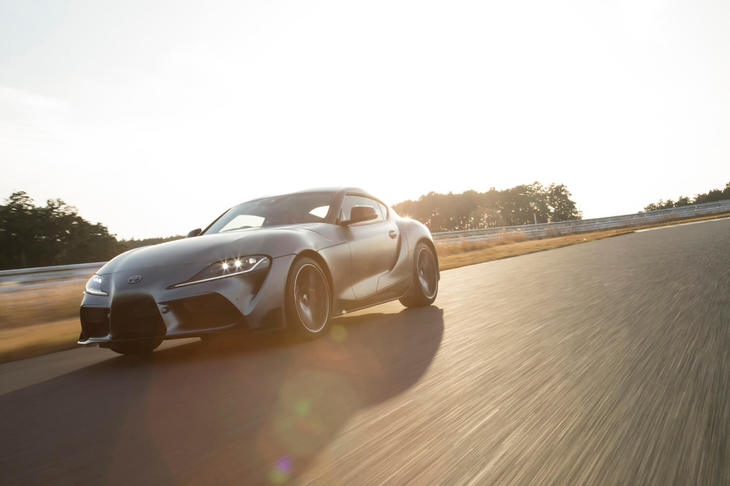 トヨタ・スープラ（ドライビング）