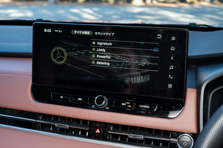 「ダイナミックサウンドヤマハアルティメット」はサウンドタイプだけでなく、オーディオセンター（どの席を中心に鳴らすか）の設定もできる。全体としてはクリアで厚みのあるサウンドだ。