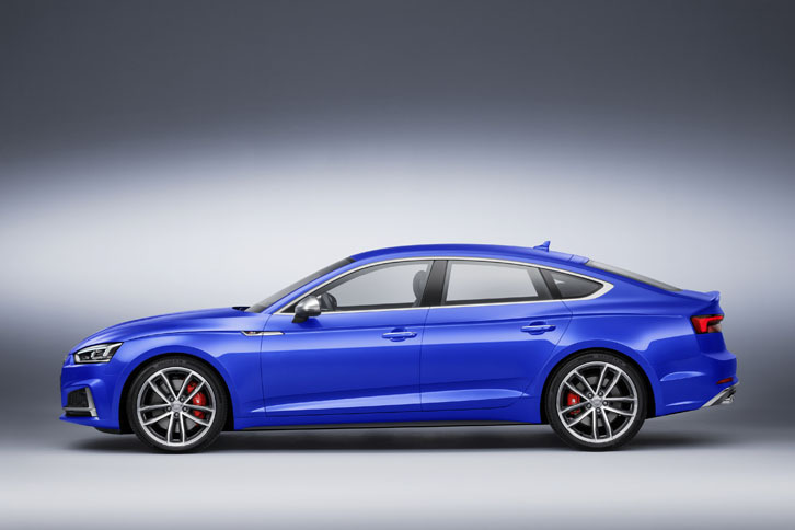 アウディS5スポーツバック