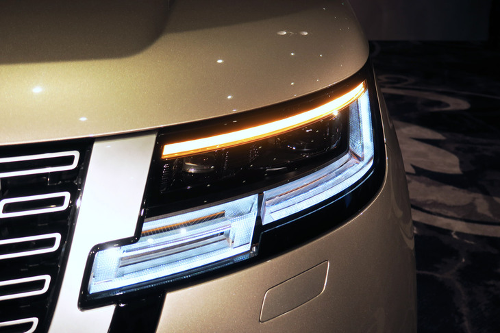 ランドローバー・レンジローバー オートバイオグラフィーD300（ヘッドランプ）