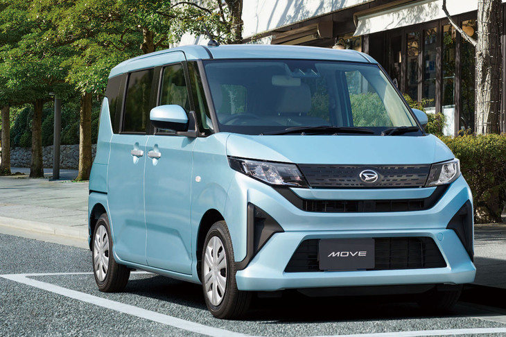 2025年6月にデビューしたダイハツの新型「ムーヴ」。最新モデルは7代目にあたる。ムーヴとしてはこれが初となるリアスライドドアの採用がトピックである。累計受注台数は発表後約1カ月で月販目標台数（6000台）の5倍にあたる3万台に達した。