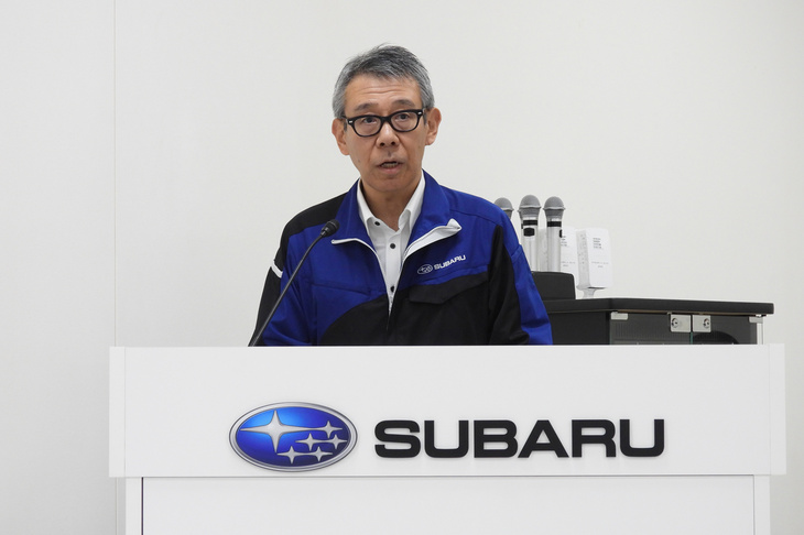 プレゼンテーションにて、生産技術におけるスバルの次世代戦略を説明する、モノづくり革新センター長兼技術本部副本部長の渡邊郁夫氏。