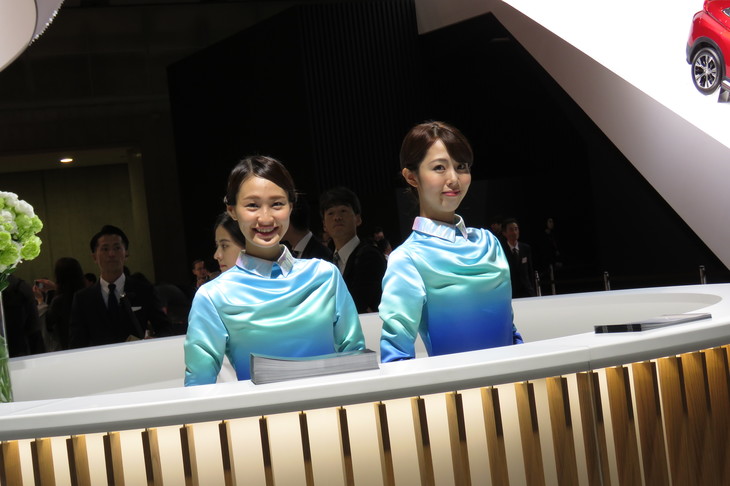 第45回東京モーターショーでのレクサスブースの様子。