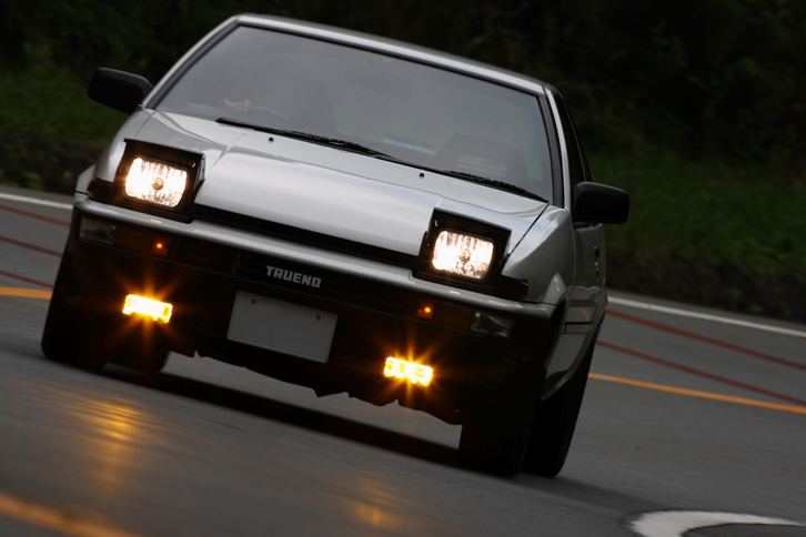 一方、田村 弥カメラマンは愛車の「ハチロク」……じゃなくて「ハチゴー改」のエアコンを総直ししたとのこと。費用は締めて30万円！ まごうかたなき剛の者である。