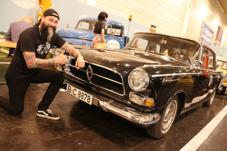 2017年のエッセン・テヒノクラシカで。往年のドイツ車ボルクヴァルトのレストア業を営む男性。腕を見せてもらうと……？