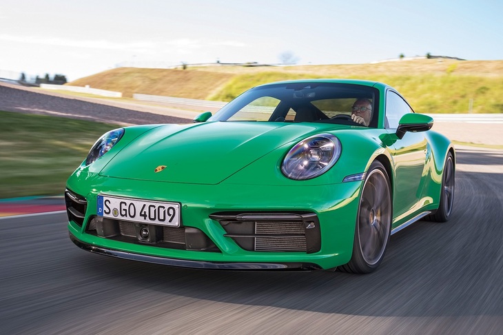 最高出力450PSの「911カレラ4S」。静止状態から100km/hまで、3.4秒で加速できる。