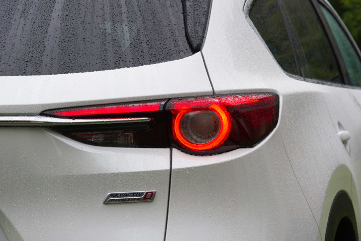 マツダCX-8 XDプロアクティブ（リアコンビランプ）