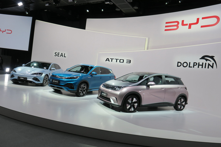 「ユーロ7」には環境保護だけでなく、欧州の産業保護という役割が課せられている。新たな規制を設けることで、市場参入の障壁とするのだ。写真は伸長する中国BYDのEV製品群。