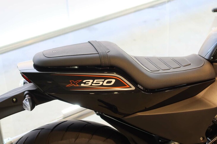 ハーレーダビッドソンX350（シートおよびリアカウル）