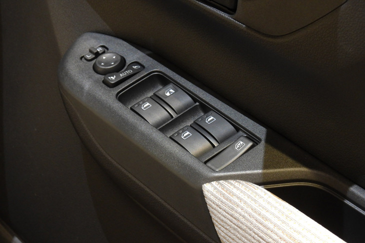 ダイハツ・ムーヴX（フロントドアコンソール）