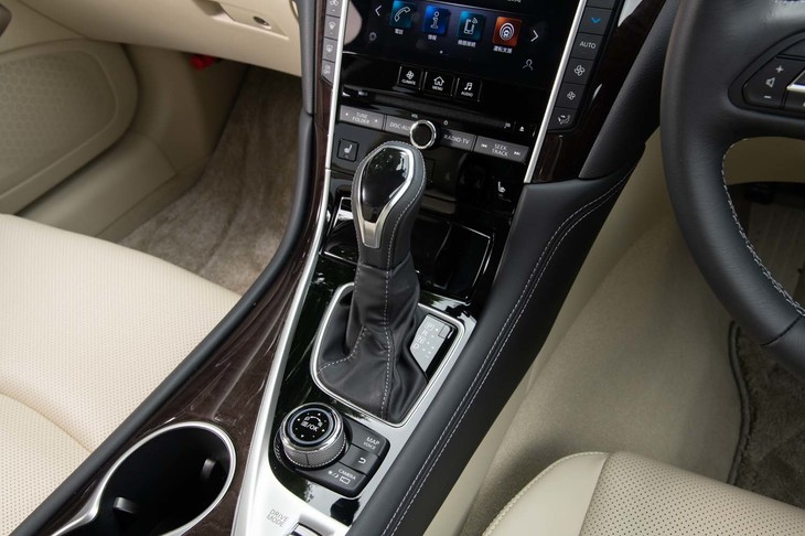 トランスミッションは7段のトルコン式AT。マニュアル変速も可能だが、シフトパドルは備わっていない。