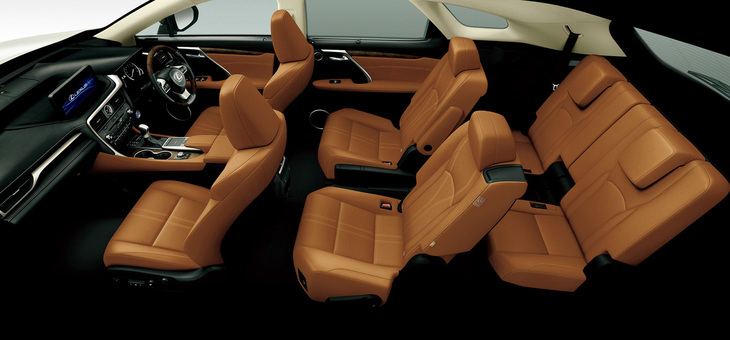 「RX450hL」のインテリア。写真はオプションのセカンドキャプテンシート装備車。