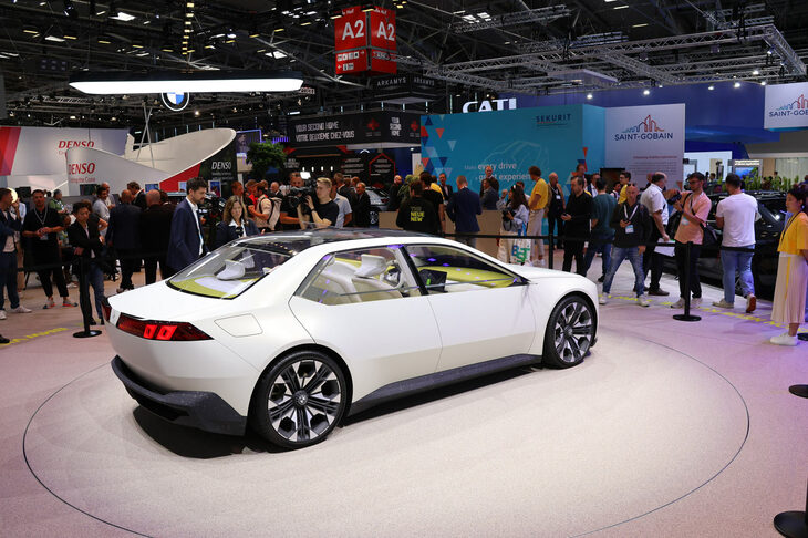 BMWヴィジョン ノイエクラッセ