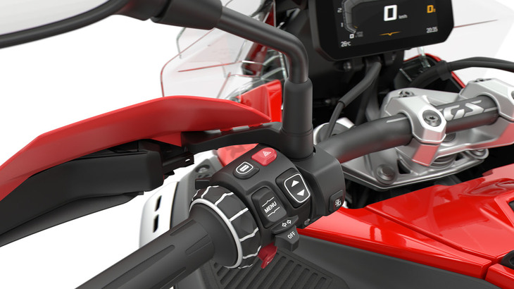 「BMW R1300GS」のASA搭載車には、クラッチの操作レバー（本来はハンドルグリップ前方にある）が備わらない。AT限定免許でも運転することができる。