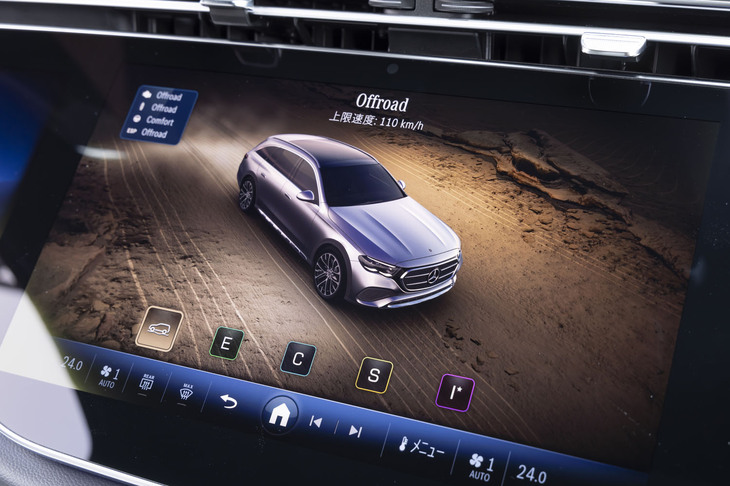 ドライブモードにはSUVラインナップと同じ「オフロード」モードが設定される。最高速が110km/hに制限されるため、選択時にはアクティブにするかどうかを問うアラートが表示される。