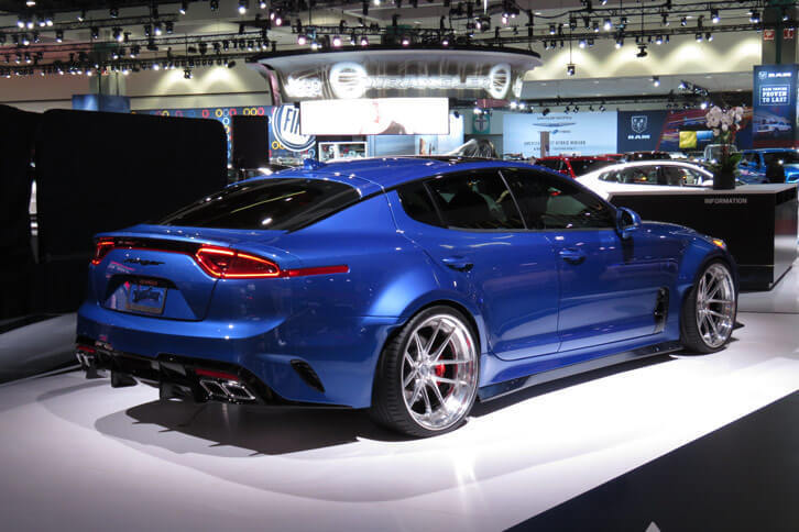 「キア・スティンガー」のカスタマイズカー。