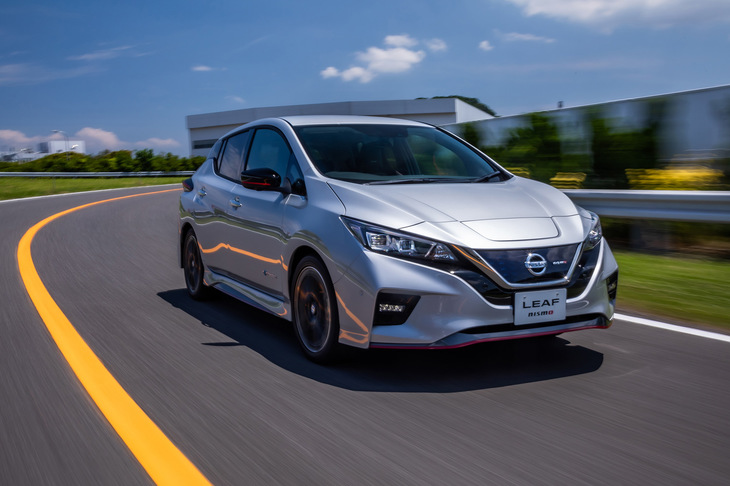 NISMOは、モータースポーツ活動の知見がフィードバックされたスポーツモデル。日産から委託され、オーテックが製作する車両となる。（写真：花村英典）