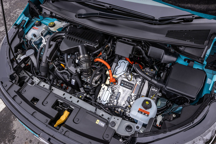 1.2リッターの直3自然吸気エンジンと電気モーターからなる日産自慢の電動パワートレイン「e-POWER」に変更はない。エンジンの最高出力は82PS/6000rpmで、最大トルクは103N・m/4800rpm。