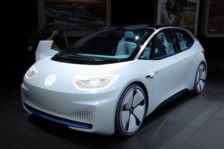 近年におけるドイツメーカーの“電動化アピール”は、技術の進化や市場動向を鑑みたものではなく、ZEV規制を推し進める各国政府へのアピールや、ブランディングを意識したものだった。