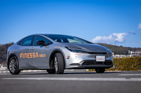 一般道と自動車専用道路でステアリングを握った「トヨタ・プリウス」。195/60R17サイズの「フィネッサHB01」を装着していた。