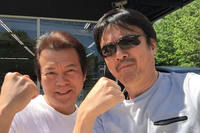 “エノテン”ことコーナーストーンズの榎本 修代表と筆者。