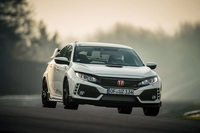 「シビック タイプR」はニュルブルクリンク北コースで市販FF車最速タイムとなる7分43秒80をマークした。