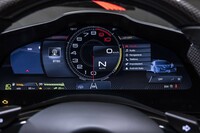 メーターパネルは液晶タイプ。カーナビのマップも表示できる。